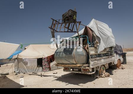 Juillet 2017 - Syrie - Rojava - Syrie du Nord - Camp de deplaces d'Ain Issa / Ambiance de Camp / Une camionnette bricolee pour distributer de l'Eau Stockfoto