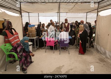 Juillet 2017 - Syrie - Rojava - Syrie du Nord - Camp de deplaces d'Ain Issa / Clinique MSF / Ambiance dans l'Entree chez les patients Stockfoto