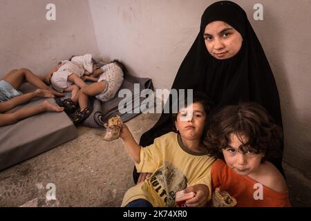 Syrie / Rojava / Raqqa - Syrie - Rojava - Nord Syrien - 30 juin 2017. Camp de refugies d'Ain Issa, qui accueille nombres d'habitants de Raqqa ayant fuit. Chris Huby / Le Pictorium - Syrien: Flüchtlingslager der Ain Issa - 30/06/2017 - Syrien / Rojava / Raqqa - Stockfoto