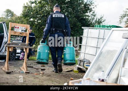 Abbau des Norrent Fontes Migrantenlagers. Stockfoto