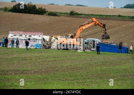 Abbau des Norrent Fontes Migrantenlagers. Stockfoto