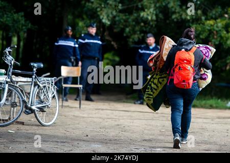 Abbau des Norrent Fontes Migrantenlagers. Stockfoto