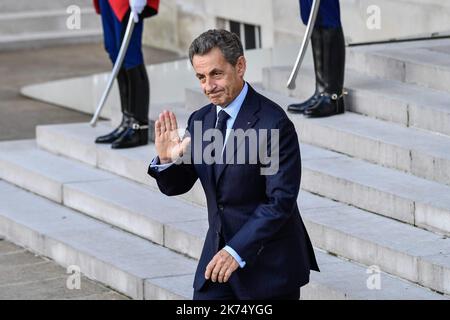 Nicolas Sarkozy, die französische olympische Delegation aus Lima, wird vom französischen Präsidenten Emmanuel Macron im Elysee-Palast empfangen. Stockfoto