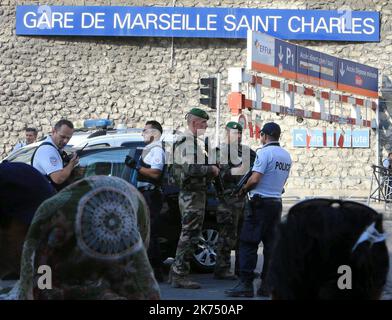 Der 1.. Oktober 2017 Marseille: Tödlicher Messerangriff am Bahnhof bei einem Messerangriff am Bahnhof Saint Charles in Marseille sind zwei Menschen getötet worden. Stockfoto