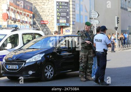 Der 1.. Oktober 2017 Marseille: Tödlicher Messerangriff am Bahnhof bei einem Messerangriff am Bahnhof Saint Charles in Marseille sind zwei Menschen getötet worden. Stockfoto