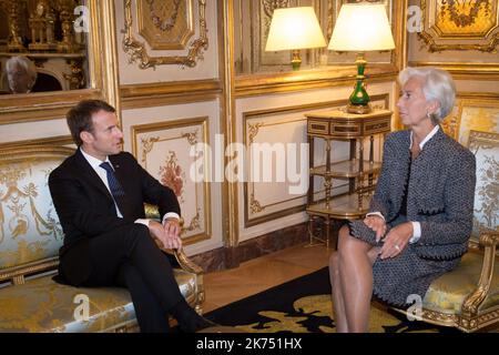 Christine Lagarde, Geschäftsführerin des Internationalen Währungsfonds (IWF), mit dem französischen Präsidenten Emmanuel Macron bei ihrem Treffen im Elysee-Palast. Paris, Stockfoto