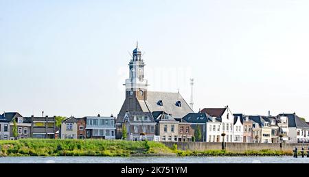 Übersicht über Nieuw-Lekkerland vom Fluss aus; Holland, Niederlande, Europa Stockfoto