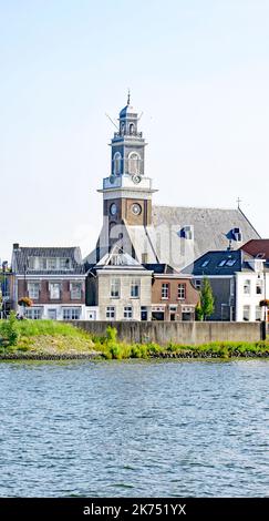 Übersicht über Nieuw-Lekkerland vom Fluss aus; Holland, Niederlande, Europa Stockfoto