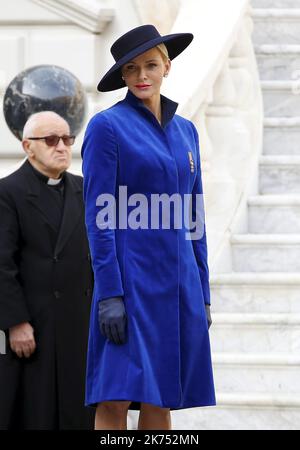 Départ du palais princier la princesse charlene Monaco, 19. 2017. nov Zeremonien des Nationaltages mit fürstlicher Familie Stockfoto