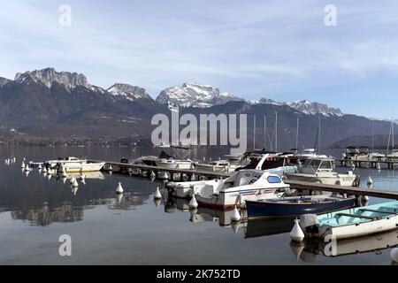 Der See Annecy, der drittgrößte See Frankreichs Stockfoto