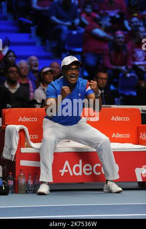 Der französische Kapitän Yannick Noah ist während des Davis-Cup-Finales am 25. November 2017 in Lille, Frankreich, in Aktion. Stockfoto