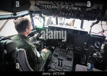 Der Minister der Armeen Florence Parly war am Montag, den 15. Januar, BA123 in Orleans-Bricy zur Landung des ersten Herkules C130J, 30 Jahre fast bis zum Tag nach dem C130H. Es handelt sich um eine der vier C130J von Frankreich bestellten Hercules, taktische Ausrüstung, die die Ankunft des Airbus A400M komplettieren wird. Stockfoto