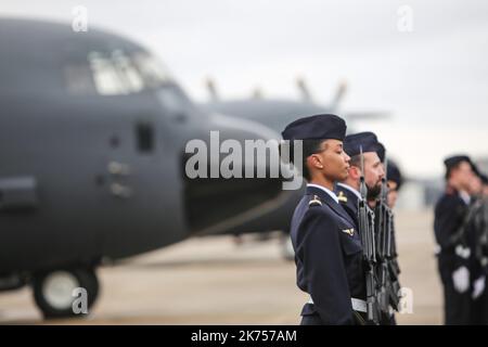 Der Minister der Armeen Florence Parly war am Montag, den 15. Januar, BA123 in Orleans-Bricy zur Landung des ersten Herkules C130J, 30 Jahre fast bis zum Tag nach dem C130H. Es handelt sich um eine der vier C130J von Frankreich bestellten Hercules, taktische Ausrüstung, die die Ankunft des Airbus A400M komplettieren wird. Stockfoto