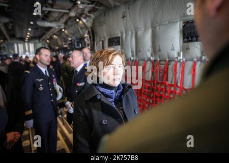 Der Minister der Armeen Florence Parly war am Montag, den 15. Januar, BA123 in Orleans-Bricy zur Landung des ersten Herkules C130J, 30 Jahre fast bis zum Tag nach dem C130H. Es handelt sich um eine der vier C130J von Frankreich bestellten Hercules, taktische Ausrüstung, die die Ankunft des Airbus A400M komplettieren wird. Stockfoto