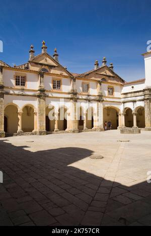 Ein Innenhof im Kloster Christi in Tomar, Portugal. Stockfoto