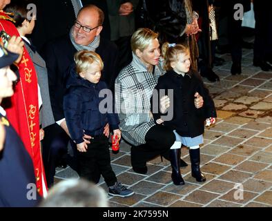 Prinz Albert von Monaco, Prinzessin Charlene, Prinzessin Gabriella, Gräfin von Carladès, und Jacques, Erbprinz von Monaco, der am Fest der heiligen Verweihen, dem schutzpatron von Monaco, teilnimmt Stockfoto