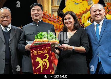 Die Bürgermeisterin von Paris, Anne Hidalgo, und ZHAI Jun, Chinas Botschafterin in Frankreich, feiern das chinesische Neujahr im Pariser Rathaus Stockfoto