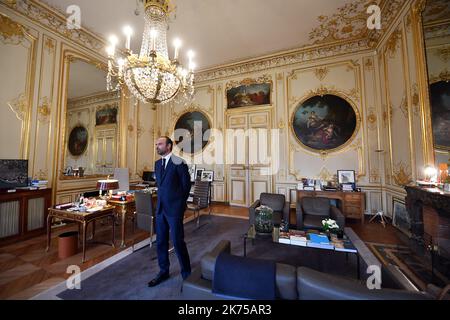 Fotogelegenheit während eines Interviews mit dem französischen Premierminister Edouard Philippe in seinem Büro in Matignon. Stockfoto