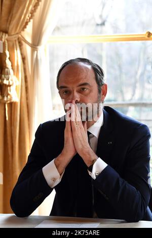 Fotogelegenheit während eines Interviews mit dem französischen Premierminister Edouard Philippe in seinem Büro in Matignon. Stockfoto