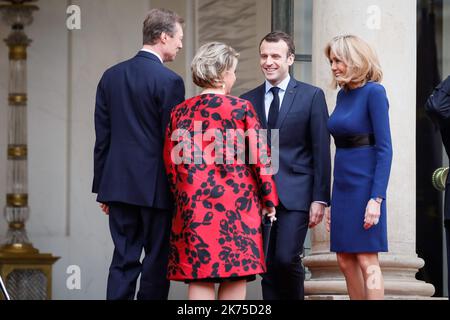 EN PRESENCE DE BRIGITTE MACRON. Der französische Präsident Emmanuel Macron empfängt am 19. März 2018 den Großherzog Henri und die Herzogin Maria Teresa von Luxemburg im Elysée-Palast in Paris. Stockfoto