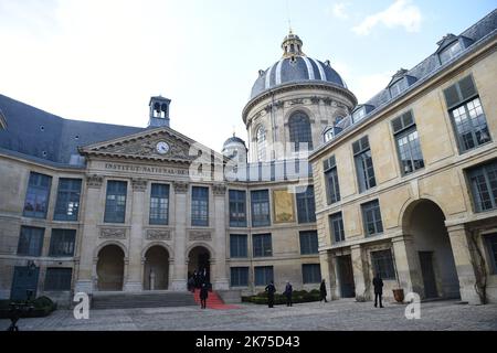 Atmosphäre während einer Zeremonie im französischen Institut am 20. März 2018 in Paris, Frankreich, nachdem der französische Präsident seine Strategie zur Förderung der französischen Sprache während einer Rede im Rahmen des Internationalen Francophonie-Tages vor Mitgliedern der französischen Akademie (Academie Francaise) vorgestellt hatte. Stockfoto