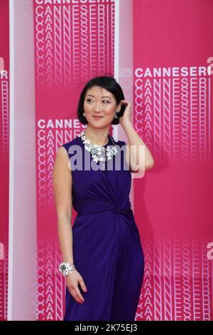 Fleur Pellerin, französische Geschäftsfrau, auf dem rosa Teppich vor dem Festspielpalast während der Cannes Series Festival 1. in Cannes, 07. April 2018. Die Veranstaltung findet vom 04. Bis 11. April statt Stockfoto