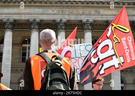 Die Eisenbahner der Gewerkschaft CGT, unterstützt von Tolbiac-Studenten und Solidaritätsmitarbeitern, demonstrierten friedlich von der Pariser Börse am Gare du Nord gegen die SNCF-Reform. Stockfoto