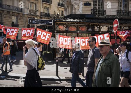 ©Jan Schmidt-Whitley / Le Pictori/MAXPPP - Jan Schmidt-Whitley / Le Pictorium - 19/04/2018 - Frankreich / Ile-de-France / Paris - Manifestation interprofessionnelle dans Paris a l'appel de la CGT pour proteste contre les reformes proposee par le President Emmanuel Macron et le gouvernement de Edouard Philippe. / 19/04/2018 - Frankreich / Ile-de-France (Region) / Paris - Interprofessionelle Demonstration in Paris anlässlich des Aufrufs der CGT, gegen die von Präsident Emmanuel Macron und der Regierung von Edouard Philippe vorgeschlagenen Reformen zu protestieren. Stockfoto