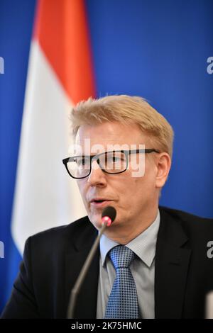 ©Julien Mattia / Le Pictorium/MAXPPP - Julien Mattia / Le Pictorium - 25/04/2018 - Frankreich / Paris - Kimmo TIILIKAINEN, Ministre du logement, de l'energie et de l'environnement, Finlande en Conference de Presse au ministere de la transition ecologique et solidaire a Paris le 25 Avril 2018 sur le Theme de l'Ambition Climatique Europeenne. / 25/04/2018 - Frankreich / Paris - Kimmo TIILIKAINEN, Minister für Wohnungsbau, Energie und Umwelt, Finnland, bei einer Pressekonferenz im Ministerium für ökologische und solidarische Transformation am 25. April 2018 in Paris zum Thema „Europäisches Klima A“ Stockfoto