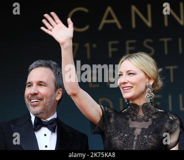 ©PHOTOPQR/NICE MATIN ; (Froml) Kanadischer Regisseur und Mitglied der Spielfilmjury Denis Villeneuve, australische Schauspielerin und Präsidentin der Jury Cate Blanchett und französischer Regisseur und Mitglied der Spielfilmjury Robert Guediguian posieren am 8. Mai, 2018, als sie zur Vorführung des Films „Todos Lo Saben (Everybody Knows)“ und zur Eröffnungsfeier der Filmfestspiele von Cannes 71. in Cannes, Südfrankreich, zur Premiere von Everybody Knows während der Filmfestspiele von Cannes 71. kommen Stockfoto