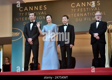 Die Schauspieler Fan Liao, Zhao Tao und die Regisseurin Zhangke Jia nehmen an der Vorführung von „Ash is the Reinest White (Jiang Hu Er NV)“ während des jährlichen Filmfestivals in Cannes 71. im Palais des Festivals am 11. Mai 2018 in Cannes, Frankreich, Teil. Stockfoto