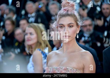 Hailey Baldwin nimmt an der Vorführung von „Girls of the Sun (Les Filles Du Soleil)“ während der jährlichen Filmfestspiele von Cannes 71. am 12. Mai 2018 in Cannes, Frankreich, Teil. Stockfoto