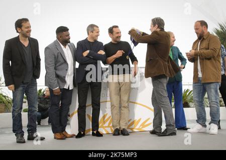 En Presence du realisateur Gilles LELLOUCHE (Frankreich). Des actrices Virginie EFIRA (Belgique), Leila BEKHTI (Frankreich), Marina FOIS (Frankreich), Melie DOUTEY (Frankreich) und Noee ABITA (Frankreich). Et des acteurs Mathieu AMALRIC (Frankreich), Guillaume CANET (Frankreich), Benoit POELVOORDE (Frankreich), Jean-Hugues ANGLADE (Frankreich), Philippe KATERINE (Frankreich), Felix MOATI (Frankreich), Alban IVANOV (Frankreich), Jonathan ZACCAI (Belgien) und Balasingham THAMILCHEVAN. 71. jährliche Filmfestspiele von Cannes in Cannes, Frankreich, Mai 2018. Das Filmfestival findet vom 8. Bis 19. Mai statt. Stockfoto