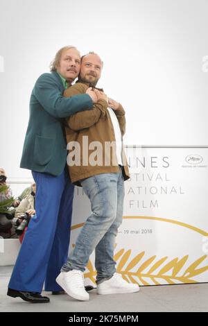 En Presence du realisateur Gilles LELLOUCHE (Frankreich). Des actrices Virginie EFIRA (Belgique), Leila BEKHTI (Frankreich), Marina FOIS (Frankreich), Melie DOUTEY (Frankreich) und Noee ABITA (Frankreich). Et des acteurs Mathieu AMALRIC (Frankreich), Guillaume CANET (Frankreich), Benoit POELVOORDE (Frankreich), Jean-Hugues ANGLADE (Frankreich), Philippe KATERINE (Frankreich), Felix MOATI (Frankreich), Alban IVANOV (Frankreich), Jonathan ZACCAI (Belgien) und Balasingham THAMILCHEVAN. 71. jährliche Filmfestspiele von Cannes in Cannes, Frankreich, Mai 2018. Das Filmfestival findet vom 8. Bis 19. Mai statt. Stockfoto