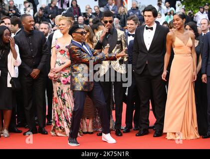 Damaris Lewis, Jasper Paakkonen, John David Washington, Laura Harrier, Topher Grace, regisseur Spike Lee, Adam Driver und Corey Hawkins nehmen an der Vorführung von „Blackkklansman“ während der jährlichen Filmfestspiele von Cannes 71. im Palais des Festivals am 14. Mai 2018 in Cannes, Frankreich, Teil. Stockfoto