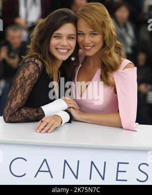 (L-R) Mariana Ximenes, Luiza Mariani, Bruna Linzmeyer, Regisseur Carlos Diegues, Marina Provenzano und Flora Diegues besuchen die Fotowand für „The Great Mystical Circus (O Grande Circo Mistico)“ während der jährlichen Filmfestspiele von Cannes 71. im Palais des Festivals am 14. Mai 2018 in Cannes, Frankreich Stockfoto