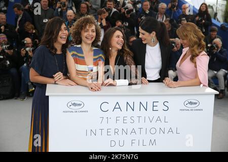 (L-R) Mariana Ximenes, Luiza Mariani, Bruna Linzmeyer, Regisseur Carlos Diegues, Marina Provenzano und Flora Diegues besuchen die Fotowand für „The Great Mystical Circus (O Grande Circo Mistico)“ während der jährlichen Filmfestspiele von Cannes 71. im Palais des Festivals am 14. Mai 2018 in Cannes, Frankreich Stockfoto