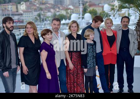 Andrea Bescond, Pierre Deladonchamp, Cyrille Mairesse, Karin Viard, Clovis Cornillac , Pierre Deladonchamps und die Regisseurin Andrea Bescond nehmen am 14. Mai 2018 im Palais des Festivals in Cannes, Frankreich, an der Fotoausstellung für die „Little Tickles (Les Chatouilles)“ Teil, die während der jährlichen Filmfestspiele von Cannes 71. stattfindet. Stockfoto