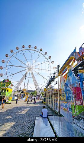 Riesenrad auf einer Messe im Barceloneta-Viertel in Barcelona, Katalonien, Spanien, Europa Stockfoto