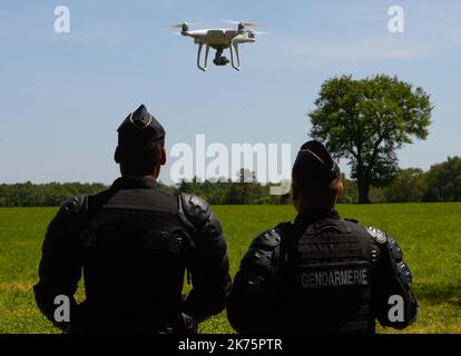©PHOTOPQR/OUEST FRANCE ; Deuxième jour de la seconde vage d' execulsion et de Destruction des Squats de la ZAD de Notre-Dame-des-Landes ( NDDL ) par les gendarmes mobile . Plusieurs Squats et maisons ont été visées après le Passage d' un huissier de Justice , certaines maisons ont été murées pour évier le retour de zadistes. Sur la photo utilization d' un drone ©F DUBRAY / NOTRE DAME DES LANDES 18/05/2018 Notre Dame des Landes, Frankreich, 18. 2018. Mai - zweiter Tag der zweiten Welle der Räumung und Zerstörung der Squats der ZAD von Notre-Dame-des-Landes (NDDL) durch mobile Gendarmen, af Stockfoto
