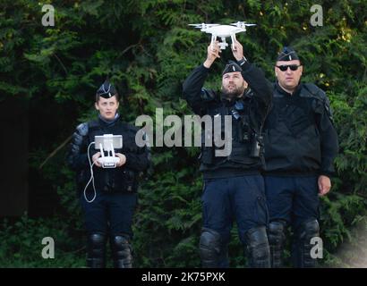 ©PHOTOPQR/OUEST FRANCE ; Deuxième jour de la seconde vage d' execulsion et de Destruction des Squats de la ZAD de Notre-Dame-des-Landes ( NDDL ) par les gendarmes mobile . Plusieurs Squats et maisons ont été visées après le Passage d' un huissier de Justice , certaines maisons ont été murées pour évier le retour de zadistes. Sur la photo utilization d' un drone ©F DUBRAY / NOTRE DAME DES LANDES 18/05/2018 Notre Dame des Landes, Frankreich, 18. 2018. Mai - zweiter Tag der zweiten Welle der Räumung und Zerstörung der Squats der ZAD von Notre-Dame-des-Landes (NDDL) durch mobile Gendarmen, af Stockfoto