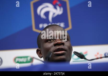 Benjamin Mendy bei einer Pressekonferenz der französischen Nationalmannschaft im Clairefontaine Centre am 30. Mai 2018.©PHOTOPQR/LE PARISIEN ; Stage de préparation de l'équipe de France de Football avant la Coupe du Monde 2018 en Russie. Photo d'équipe officielle. Ngolo Kanté en conférence de Presse Stockfoto