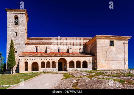 Eine Kirche aus dem 13.. Jahrhundert, die der Asunción de Nuestra Señora gewidmet ist. Tamajón, Guadalajara, Castilla La Mancha, Spanien, Europa Stockfoto