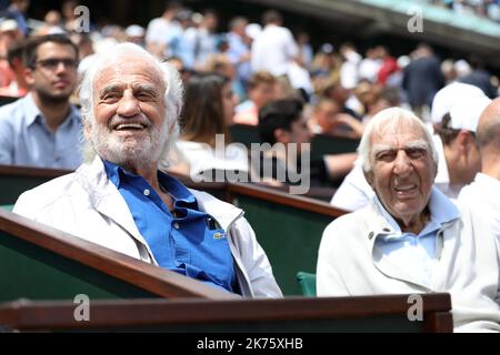 Marco Cecchinato. Les comédiens Jean-Paul Belmondo et Charles Gérard während der French Open 2018 - Roland Garros - Halbfinale am 8. Juni 2018. Stockfoto