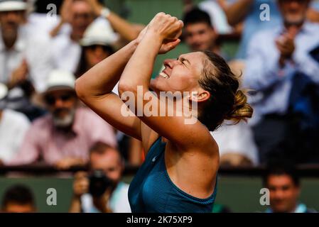 ©PHOTOPQR/LE PARISIEN ; Paris XVIe, le 9 juin 2018. Tournoi open de Tennis du Grand chelem de Roland Garros Finale Simple femme Simona Halep (Roumanie) (sur la photo) bat Sloane Stephens (USA) Stockfoto