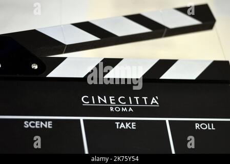 Rom, Italien, 2018. februar - Cinecittà ist ein großes Filmstudio in Rom, Italien. Mit einer Fläche von 400.000 Quadratmetern ist es das größte Filmstudio in Europa und gilt als Drehscheibe des italienischen Kinos. Die Studios wurden während der faschistischen Ära als Teil eines Plans zur Wiederbelebung der italienischen Filmindustrie errichtet Stockfoto