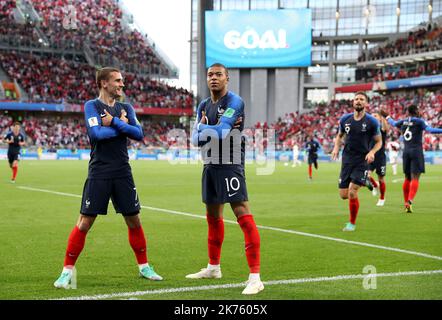 Der Franzose Kylian Mbappe feiert das erste Tor seiner Mannschaft während des Spiels Frankreich gegen Peru FIFA Fußball-Weltmeisterschaft 2018 in der Gruppe C in der Ekaterinburg Arena Stockfoto