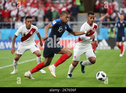 Der Franzose Kylian Mbappe beim Spiel der Gruppe C der FIFA-Weltmeisterschaft 2018 in Frankreich gegen Peru in der Ekaterinburg Arena Stockfoto