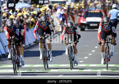 CONTRE LA MONTRE PAR EQUIPE. Cholet 9 Juillet 2018. L'équipe américaine BMC Racing Team remporte le contre la montre par équipe à Cholet avec Patrick BEVIN, Greg VAN AVERMAET, Daminiano CARUSO, Richie PORTE et Tejay VAN GARDEREN. FOTO Alexandre MARCHI. - Tour de France 2018 - Radrennen findet vom 7.. Bis 29. 2018. juli statt. 21 Stufen - 3 351kms - Stockfoto