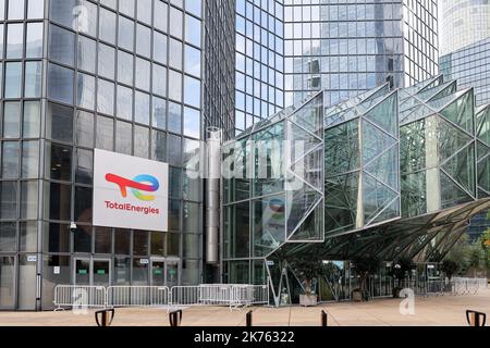 Paris, Frankreich. 16. Oktober 2022. Blick auf den Hauptturm der TotalEnergies-Gruppe in Paris. (Foto von Denis Thaust/SOPA Images/Sipa USA) Quelle: SIPA USA/Alamy Live News Stockfoto